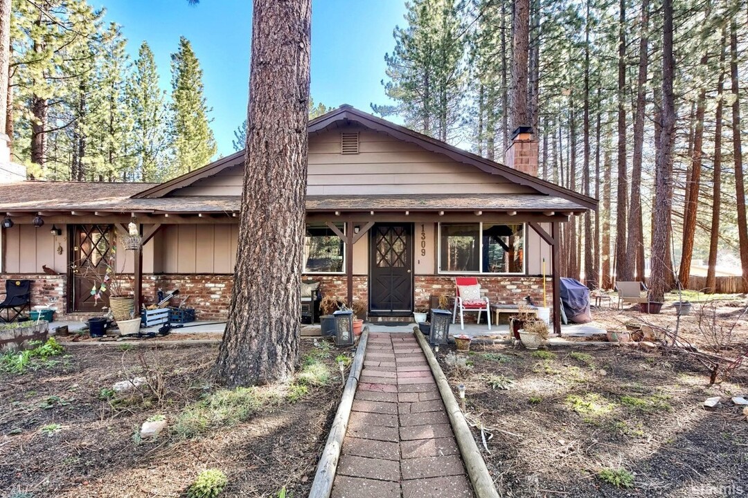 1309 Peninsula Rd in South Lake Tahoe, CA - Building Photo