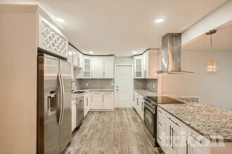 7394 Norwich Ln in Clearwater, FL - Foto de edificio - Building Photo