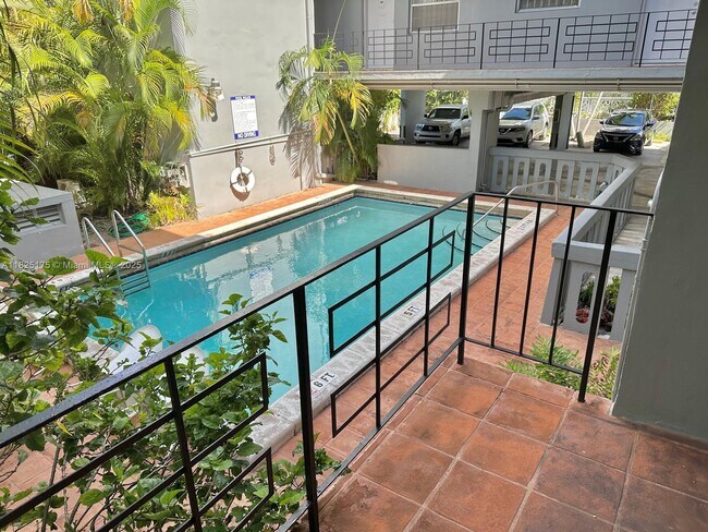 820 Salzedo St in Coral Gables, FL - Building Photo - Building Photo