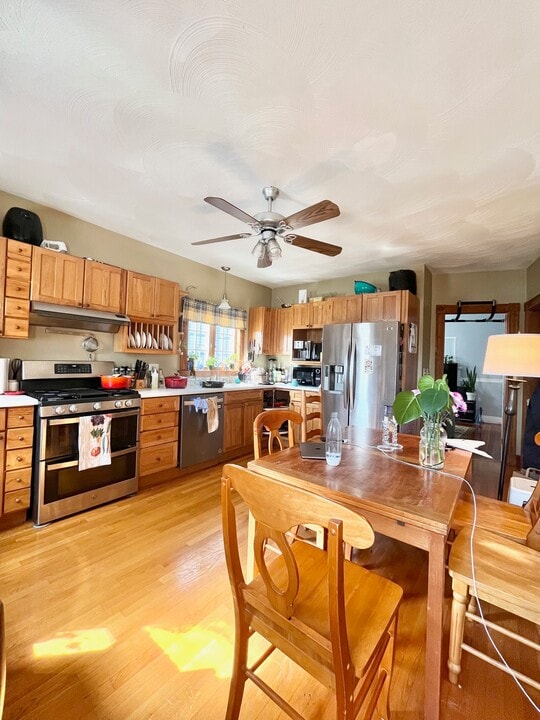 121 Lowell St, Unit 2 in Somerville, MA - Building Photo