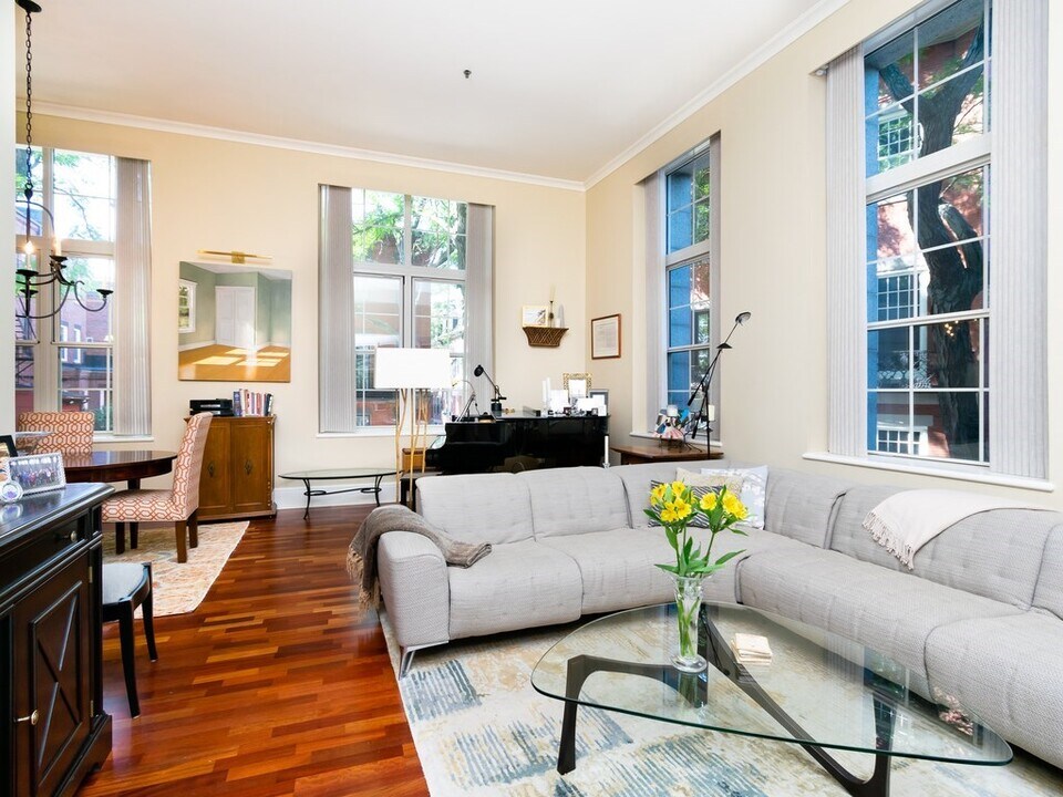 30 Monument Sq in Boston, MA - Building Photo