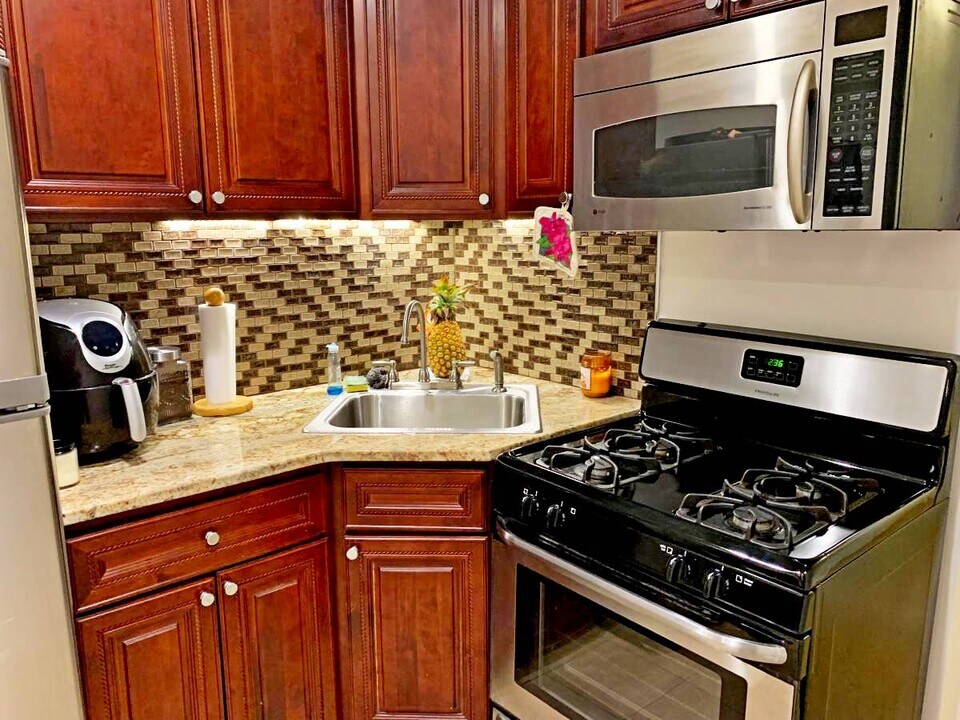 1816 DeKalb Ave, Unit 1 in Ridgewood, NY - Foto de edificio