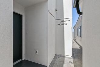 10939 Christine Way in Los Angeles, CA - Building Photo - Building Photo