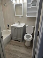 135 Dover Dr, Unit Dover condo in Des Plaines, IL - Foto de edificio - Building Photo