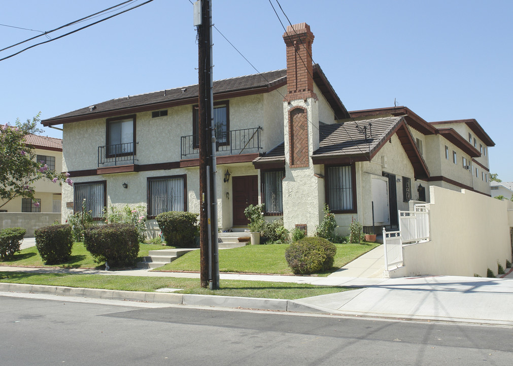 211 E Beacon St in Alhambra, CA - Building Photo