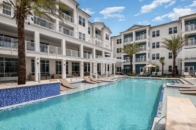 Summer House at Lake Apopka in Apopka, FL - Foto de edificio - Building Photo