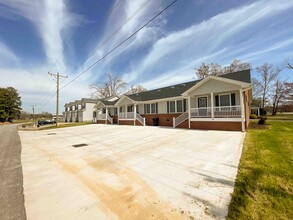 102-114 N Maple St in Kenbridge, VA - Building Photo - Building Photo