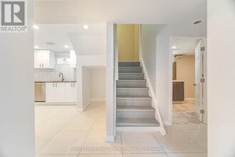319 Grantham Ave in St Catharines, ON - Building Photo - Building Photo