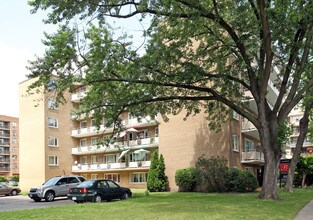 Blenheim Court Apartments in Toronto, ON - Building Photo - Building Photo