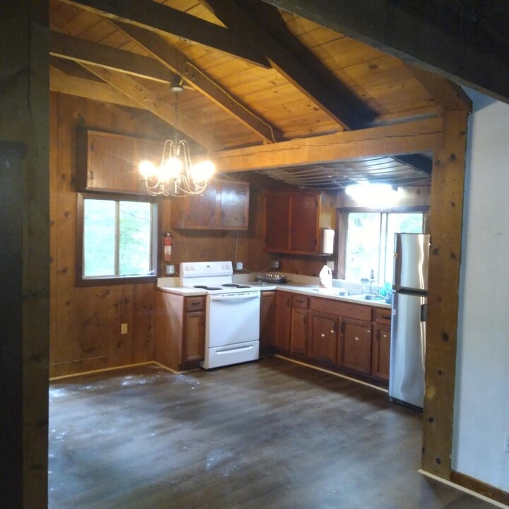 128 Cabin Ln in Chapel Hill, NC - Foto de edificio