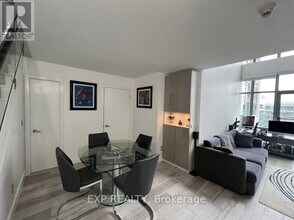 637 Lake Shore Blvd W in Toronto, ON - Building Photo - Building Photo