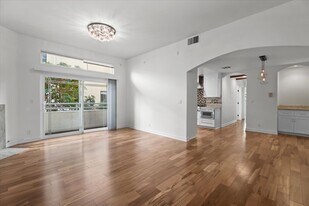 2550 S Centinela Ave, Unit 105 in Los Angeles, CA - Building Photo