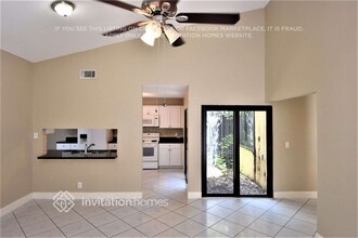 9217 NW 49th Pl in Sunrise, FL - Building Photo - Building Photo