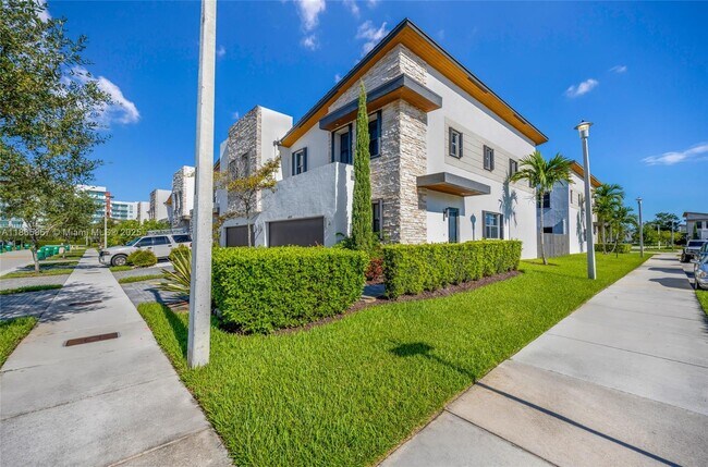 10515 NW 78th Terrace in Doral, FL - Building Photo - Building Photo