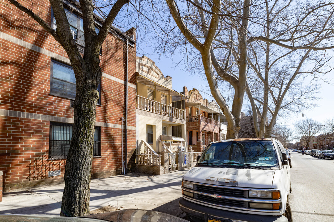 25 Tapscott Street in Brooklyn, NY - Building Photo