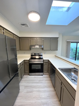 1204 Whitney Ave, Unit 501 in Hamden, CT - Building Photo - Building Photo