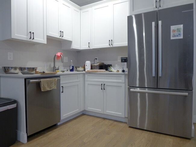51 Gordon St, Unit 2 in Boston, MA - Foto de edificio - Building Photo