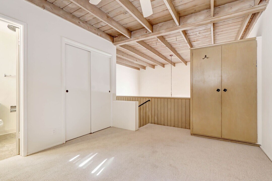 9809 Tabor St in Los Angeles, CA - Building Photo