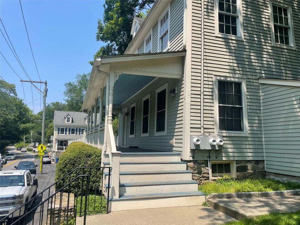 603 NY-22 in Croton Falls, NY - Building Photo