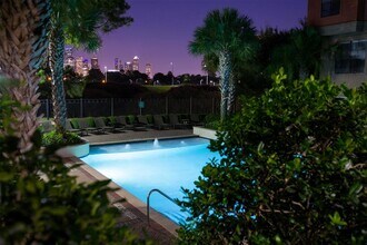 320 Jackson Hill St in Houston, TX - Building Photo - Building Photo