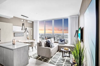 4010 S Ocean Dr in Hollywood, FL - Building Photo - Building Photo