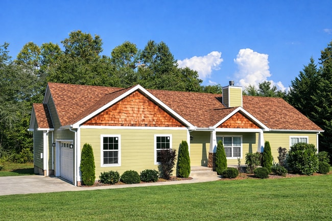 265 Lewis Creek Dr in Hendersonville, NC - Foto de edificio - Building Photo