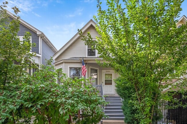 property at 3450 N Hamlin Ave