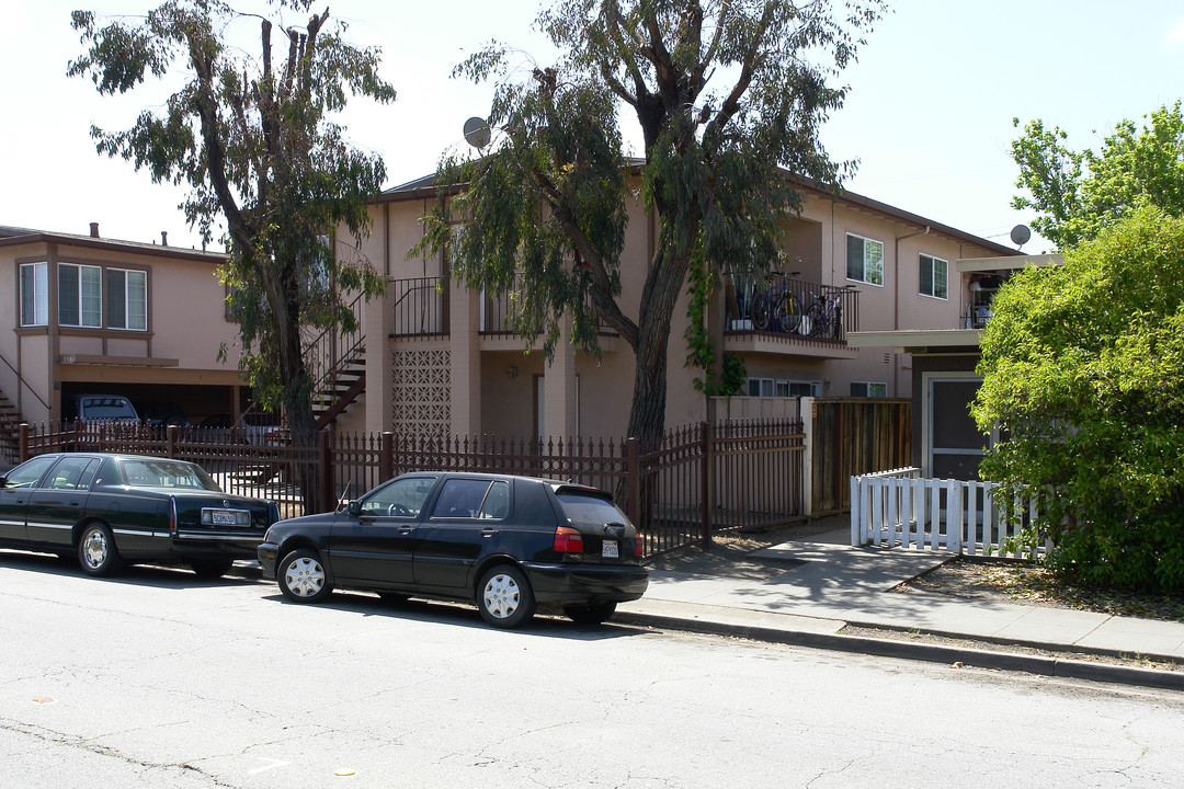 3558 Rolison Rd in Redwood City, CA - Foto de edificio