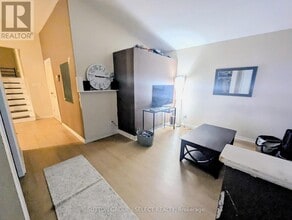 1066 Farnsborough Crescent in London, ON - Building Photo - Building Photo