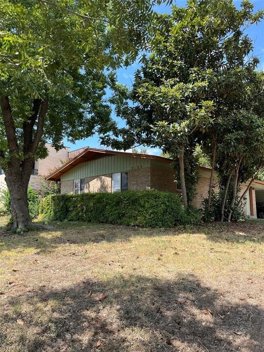 2102 Ann Arbor Ave in Austin, TX - Building Photo