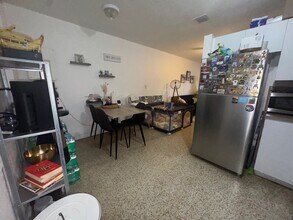 985 SW 34th Ave in Miami, FL - Building Photo - Building Photo