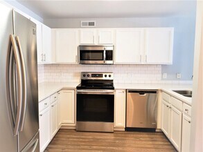 4737 S Hunter Ln in New Berlin, WI - Building Photo - Building Photo