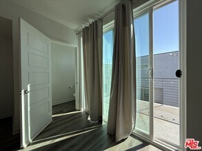 2931 1/2 Denby Ave in Los Angeles, CA - Building Photo - Building Photo