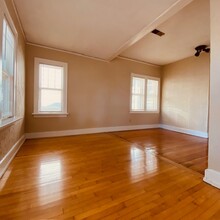 2474 N Bartlett Ave, Unit A in Milwaukee, WI - Building Photo - Building Photo