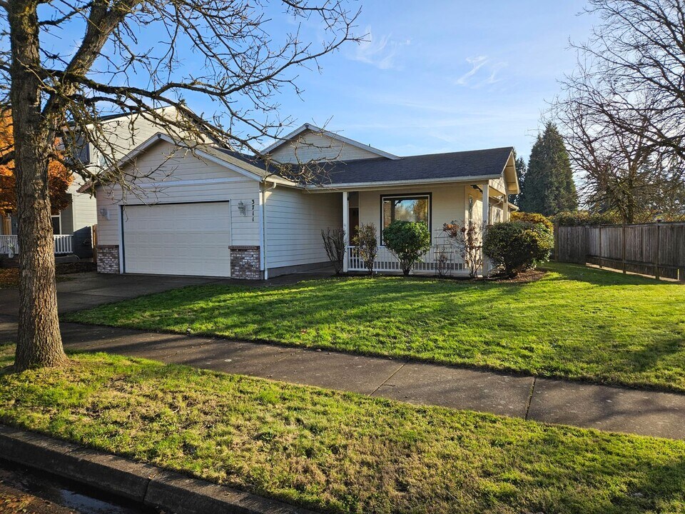 3711 Julia Loop in Eugene, OR - Building Photo