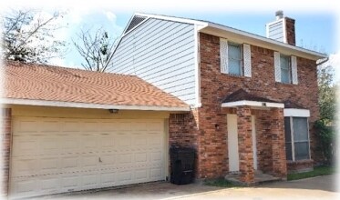 Carousel Lane Townhomes in Houston, TX - Building Photo