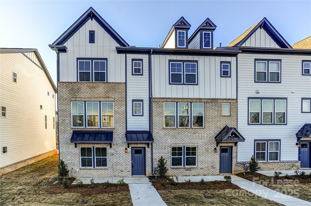 14104 Loyola Ridge Dr in Charlotte, NC - Building Photo