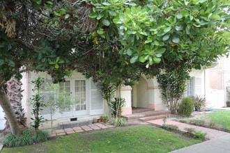 140 S Camden Dr in Beverly Hills, CA - Building Photo - Building Photo