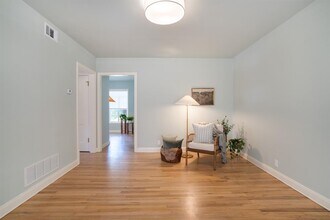 3010 Windsor Rd in Austin, TX - Building Photo - Building Photo