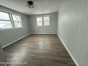 375 Grove St in Scranton, PA - Building Photo - Building Photo