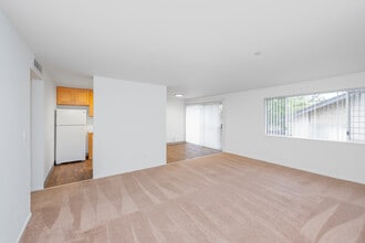 Shannon South in Seatac, WA - Building Photo - Interior Photo
