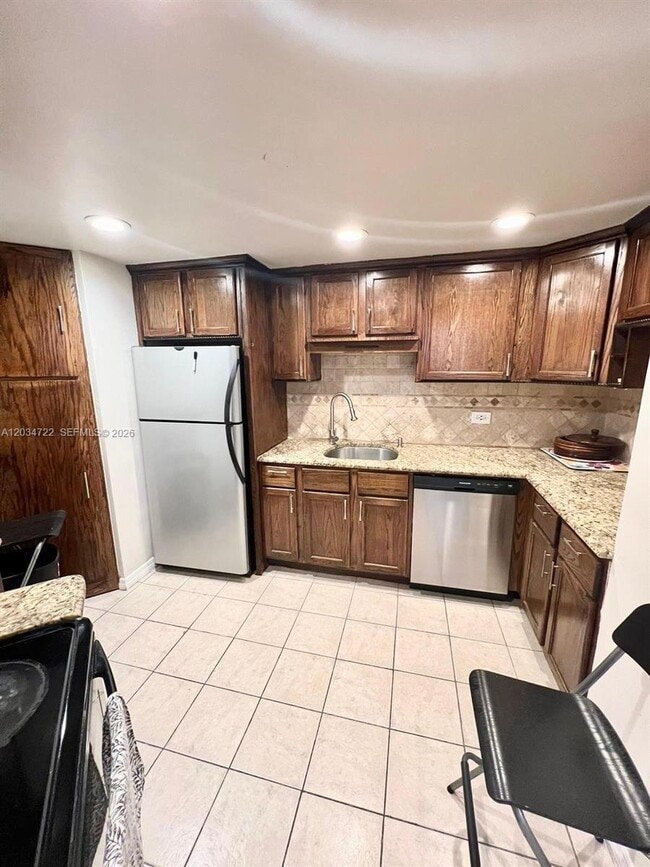 property at 905 Brickell Bay Dr