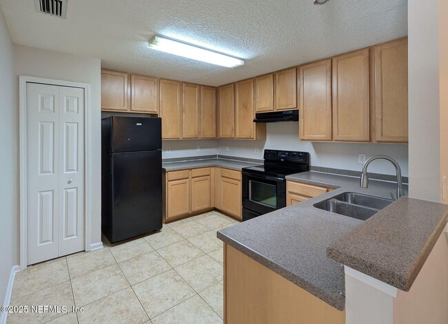 7051 Deer Lodge Cir in Jacksonville, FL - Building Photo - Building Photo