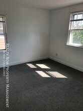 8100 Garfield Blvd in Garfield Heights, OH - Building Photo - Building Photo