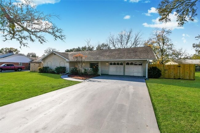 1504 Holly Cir in Richmond, TX - Building Photo - Building Photo