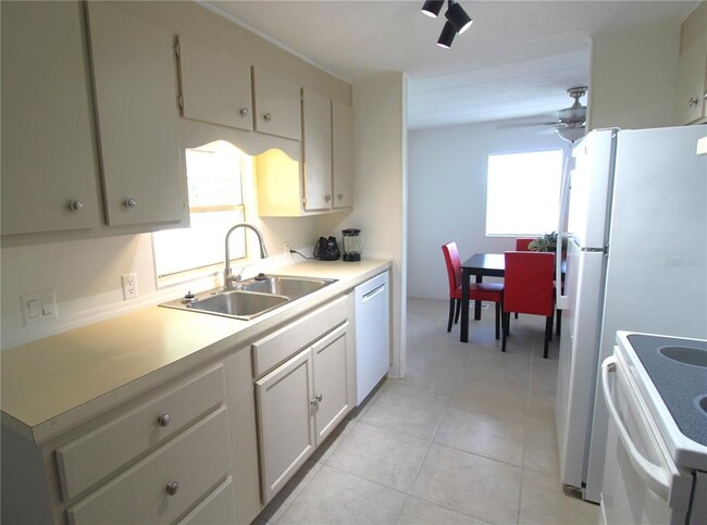 5492 Stonehaven Ln in Sarasota, FL - Building Photo - Building Photo
