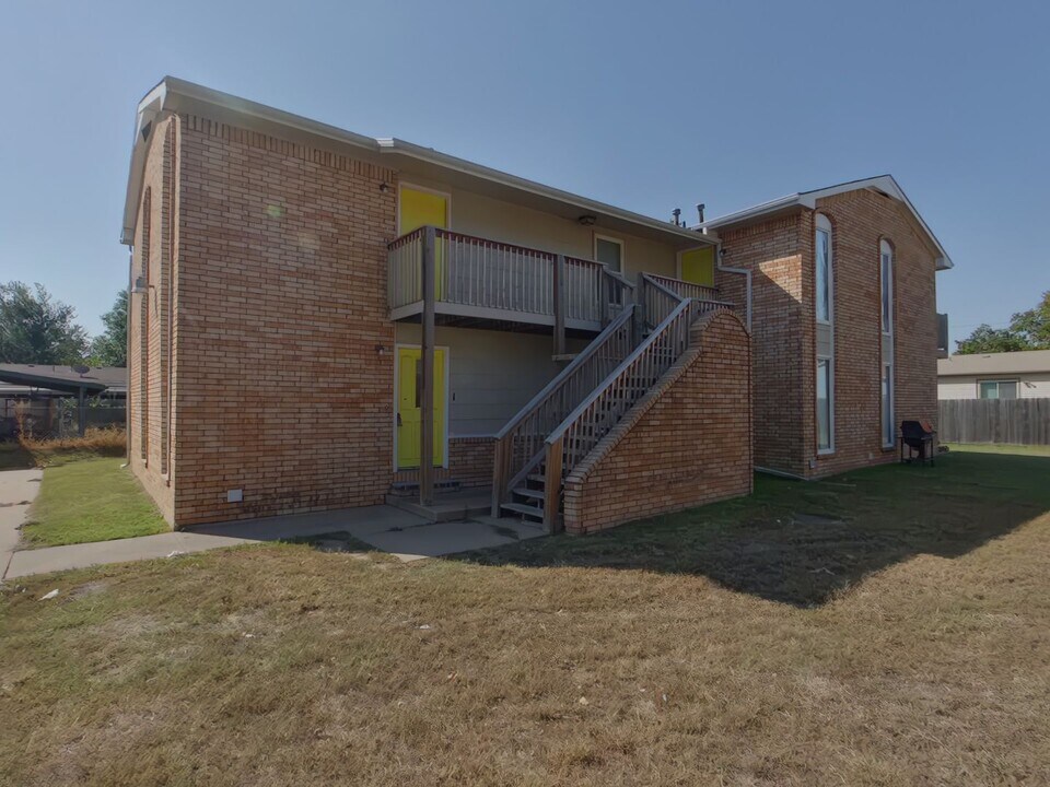 3239 S Illinois St in Wichita, KS - Building Photo