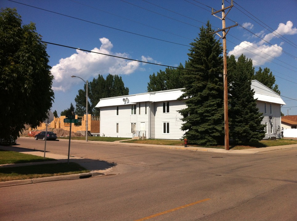 1800 7th Ave in Williston, ND - Building Photo