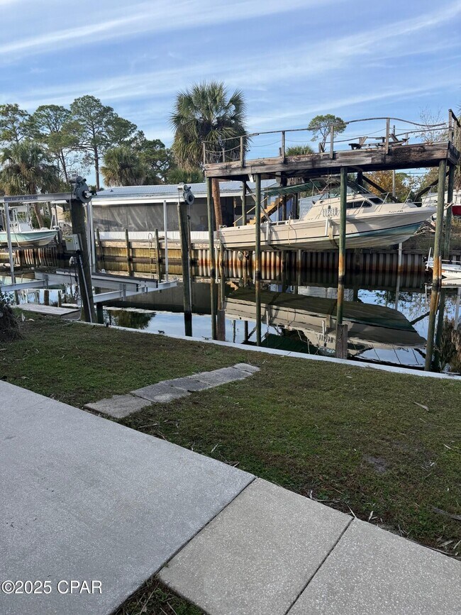 6588 Harbour Blvd in Panama City Beach, FL - Foto de edificio - Building Photo