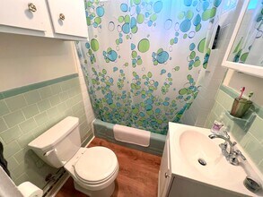 235A Highland Ave, Unit 2 in Somerville, MA - Building Photo - Building Photo